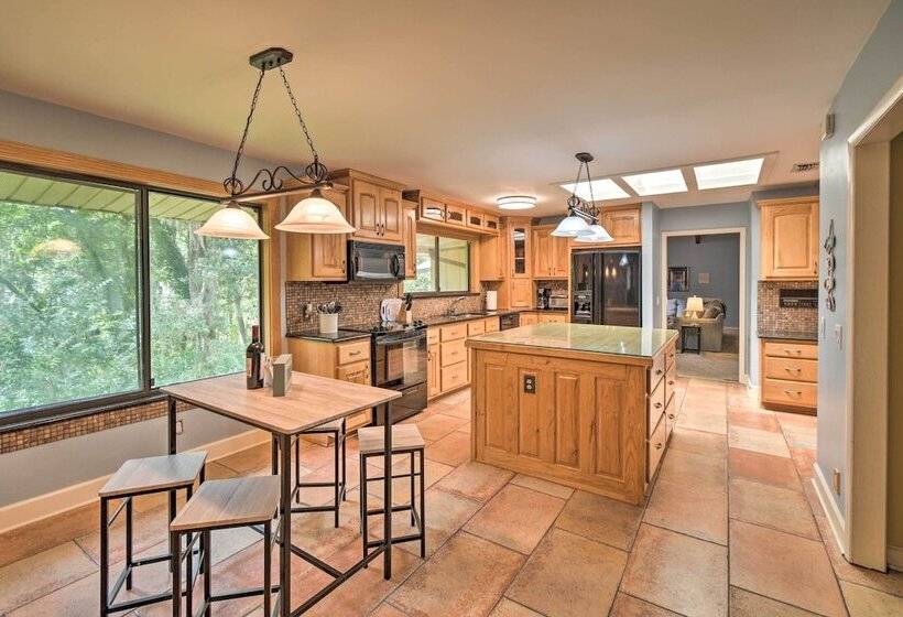 Jacksonville Home On 1 Acre ~ 6 Mi To Beach!