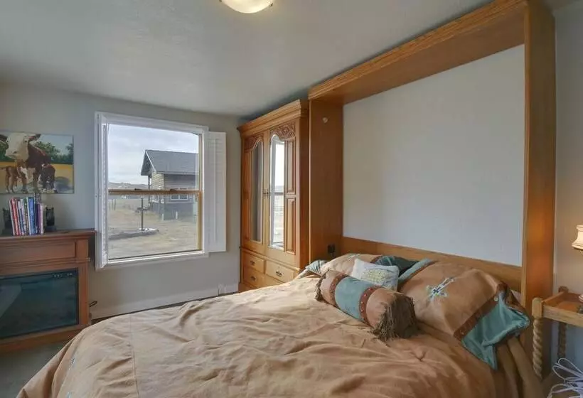 Jefferson Home W/ Mountain Views & Horse Pastures