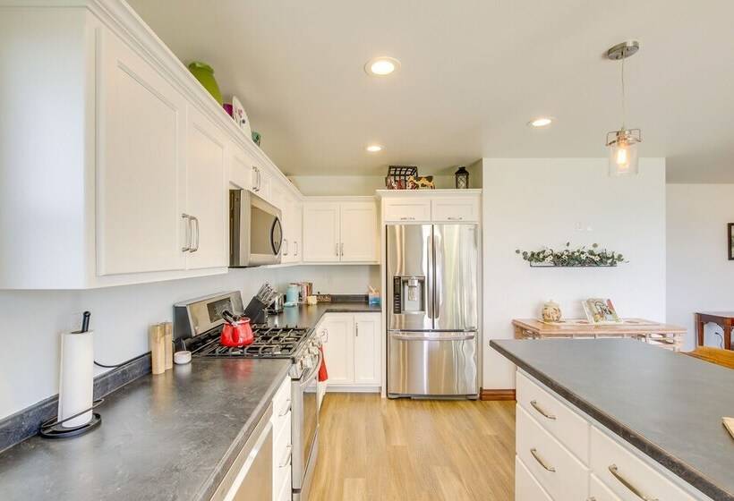 La Petit Maison   Lakefront Oshkosh Home!