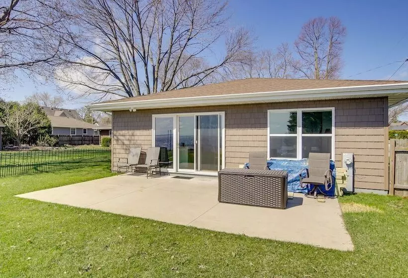 La Petit Maison   Lakefront Oshkosh Home!