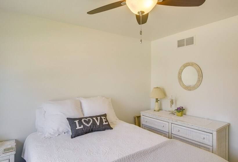 La Petit Maison   Lakefront Oshkosh Home!