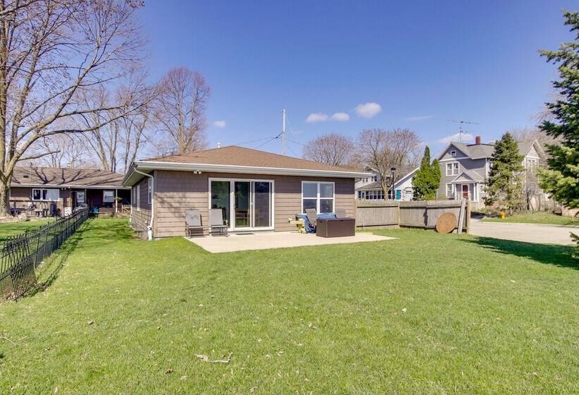 La Petit Maison   Lakefront Oshkosh Home!