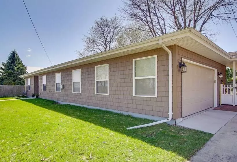 La Petit Maison   Lakefront Oshkosh Home!