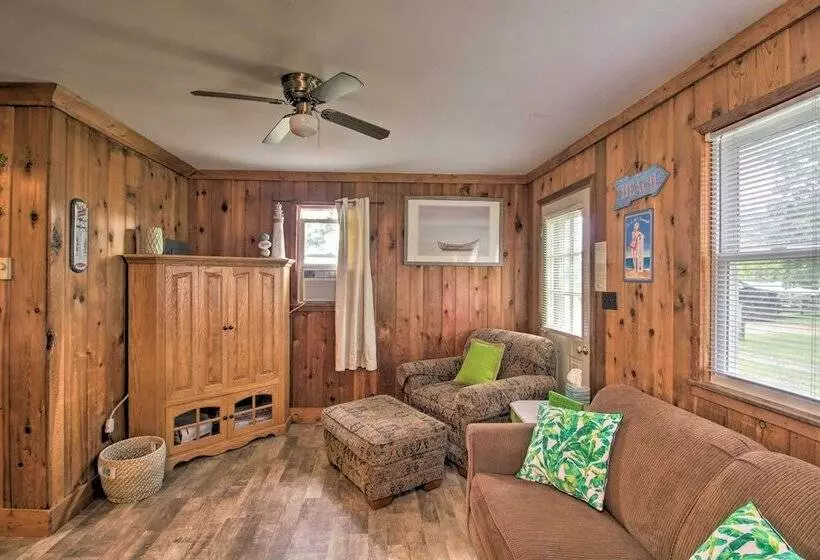 Lovely Lakefront Hideaway   Bring Your Boat!