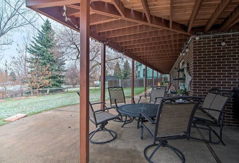 Modern Creekside Home: 9 Mi To Downtown Denver