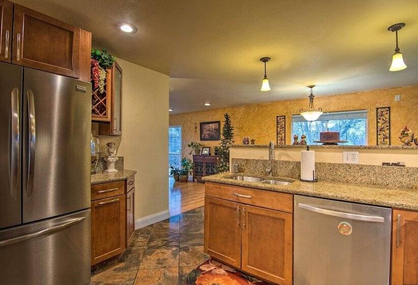 Modern Creekside Home: 9 Mi To Downtown Denver