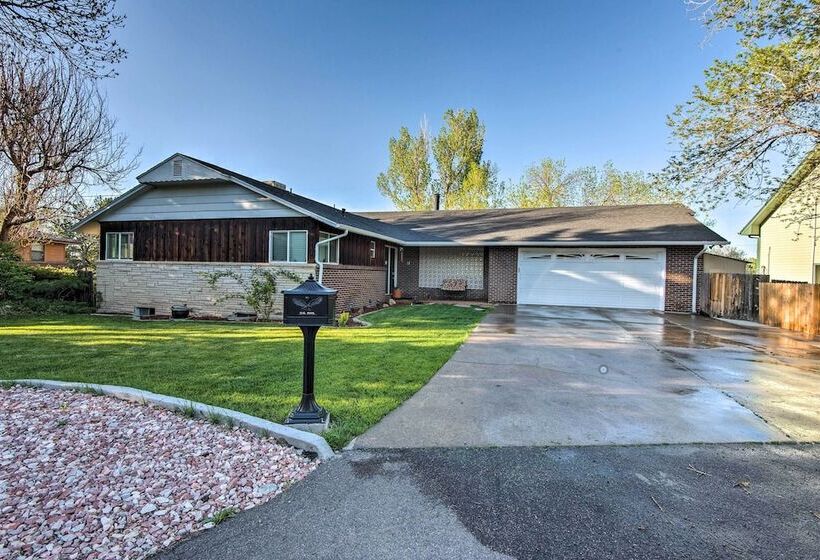 Modern Creekside Home: 9 Mi To Downtown Denver