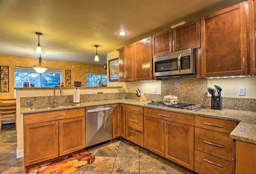 Modern Creekside Home: 9 Mi To Downtown Denver