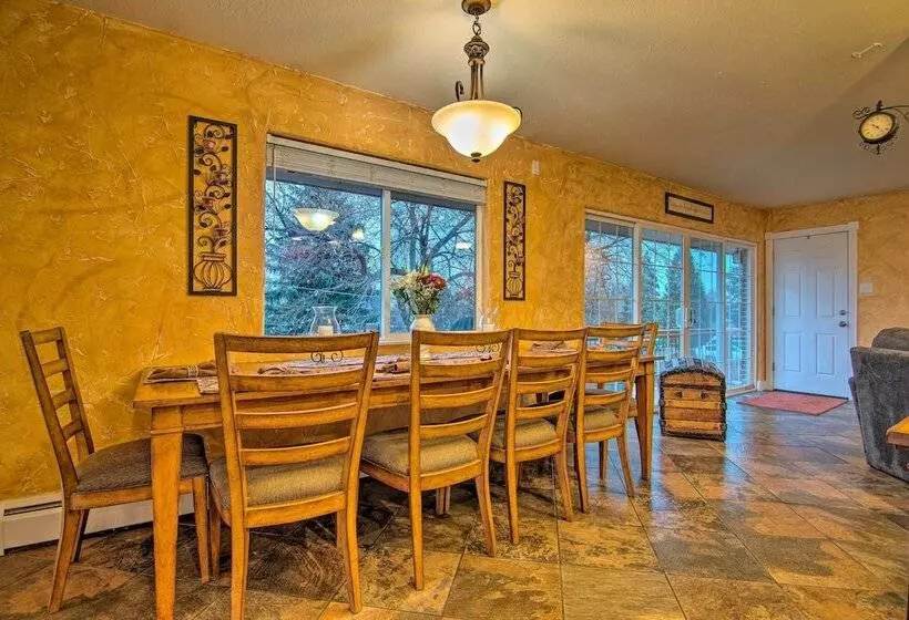 Modern Creekside Home: 9 Mi To Downtown Denver