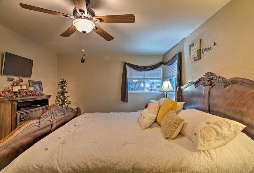 Modern Creekside Home: 9 Mi To Downtown Denver