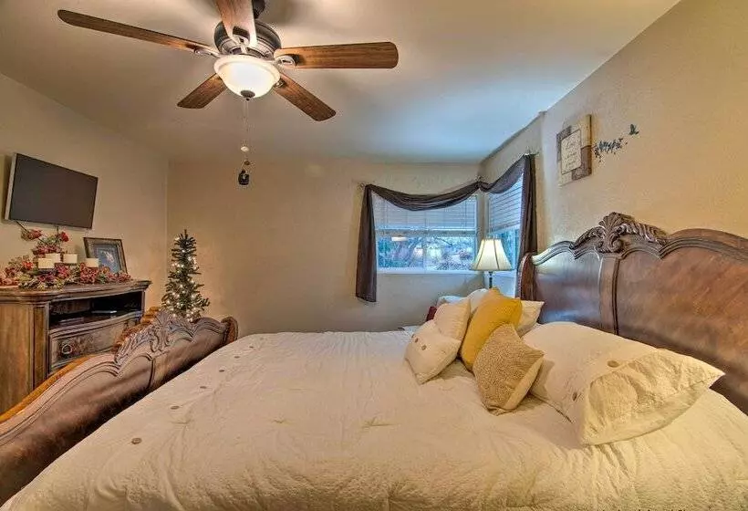 Modern Creekside Home: 9 Mi To Downtown Denver