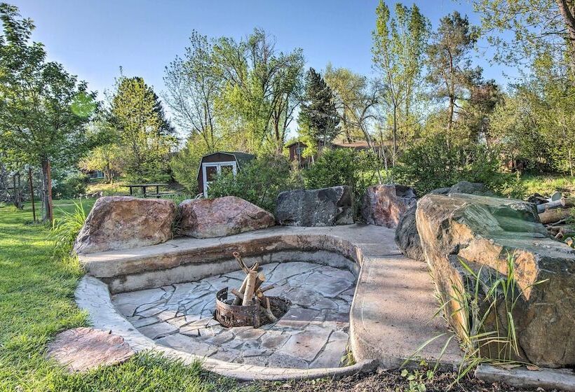 Modern Creekside Home: 9 Mi To Downtown Denver