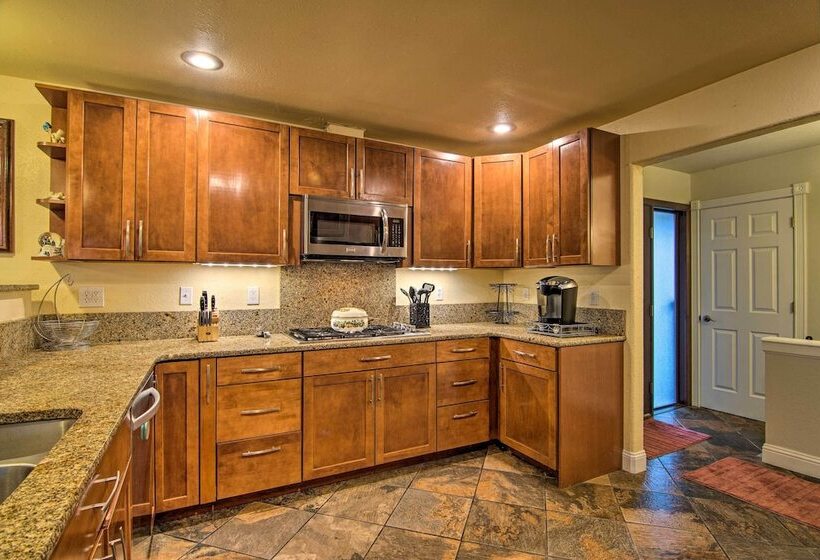 Modern Creekside Home: 9 Mi To Downtown Denver