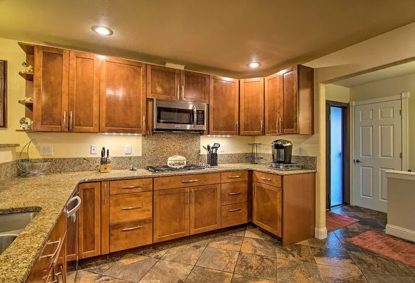 Modern Creekside Home: 9 Mi To Downtown Denver