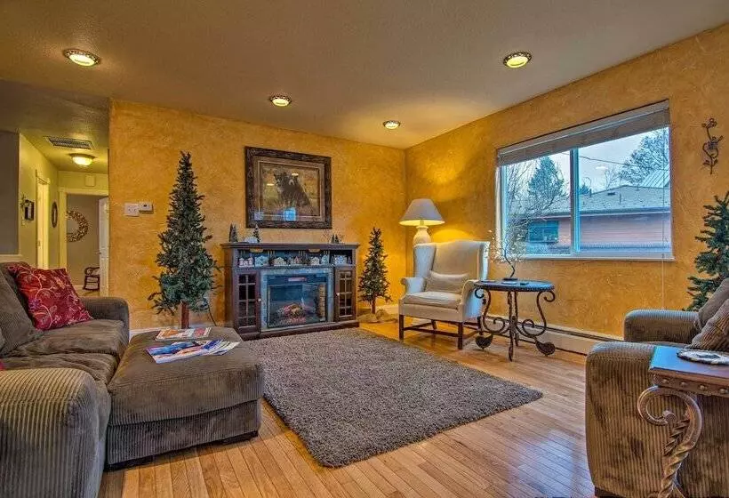 Modern Creekside Home: 9 Mi To Downtown Denver