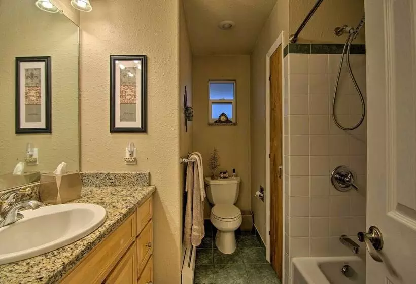 Modern Creekside Home: 9 Mi To Downtown Denver