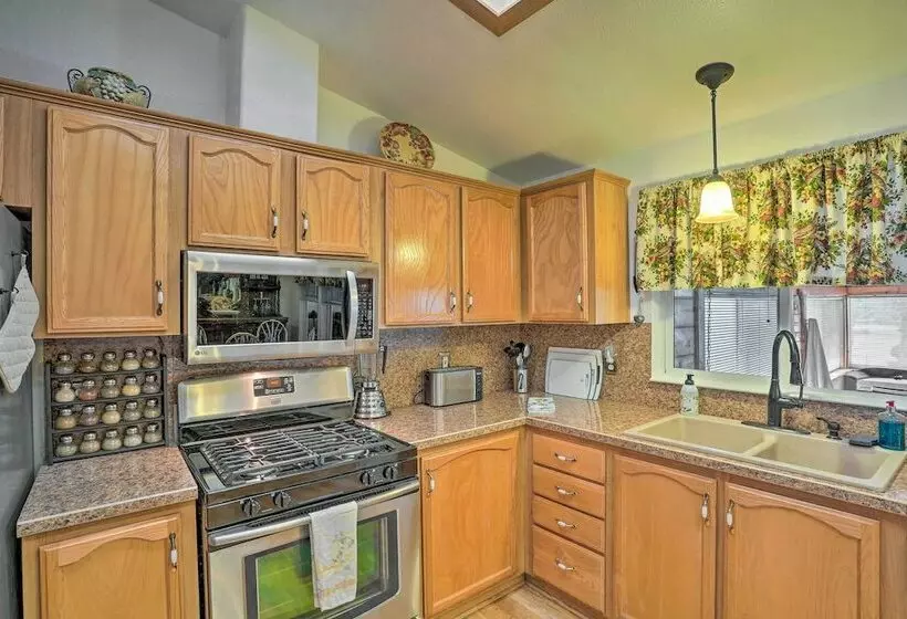 Mtn Gate Guest House ~ 6 Mi To Shasta Lake!