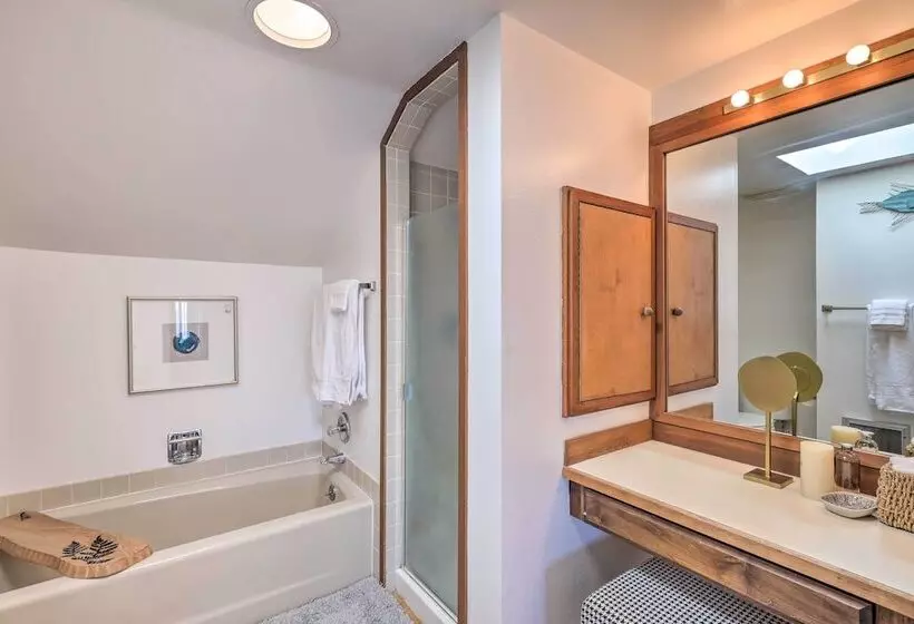 Oceanfront Ferndale Oasis W/ Fire Pit, Grill!