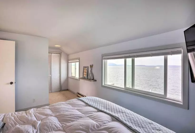 Oceanfront Ferndale Oasis W/ Fire Pit, Grill!