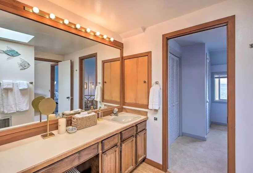 Oceanfront Ferndale Oasis W/ Fire Pit, Grill!