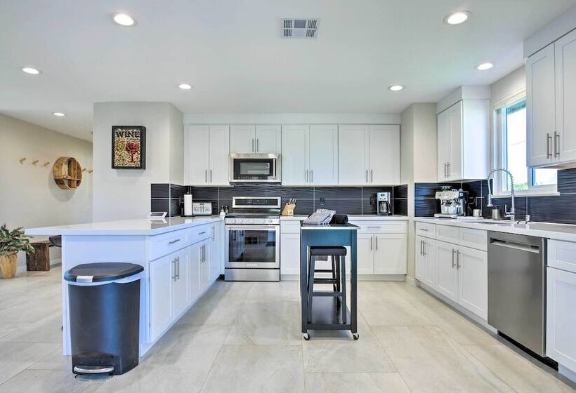 Palm Springs Pad W/ Outdoor Kitchen + Views!