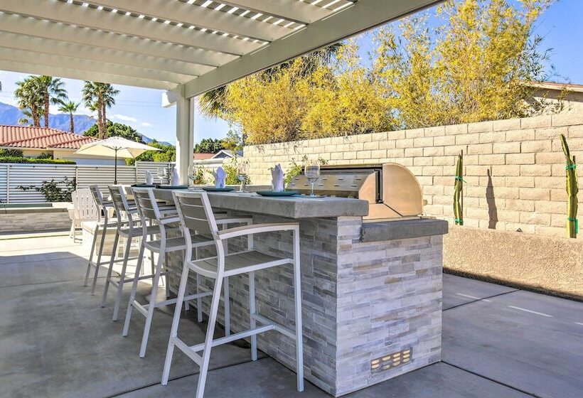 Palm Springs Pad W/ Outdoor Kitchen + Views!