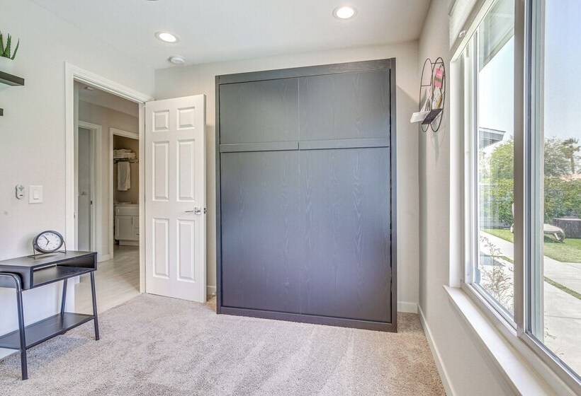 Palm Springs Pad W/ Outdoor Kitchen + Views!