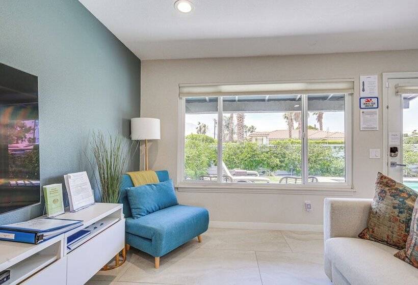 Palm Springs Pad W/ Outdoor Kitchen + Views!