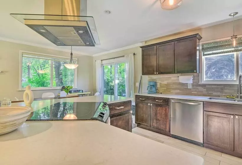 Pet Friendly Michigan Home: 5 Mi To State Park!