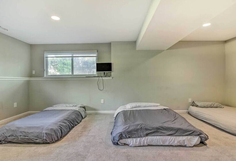 Pet Friendly Michigan Home: 5 Mi To State Park!