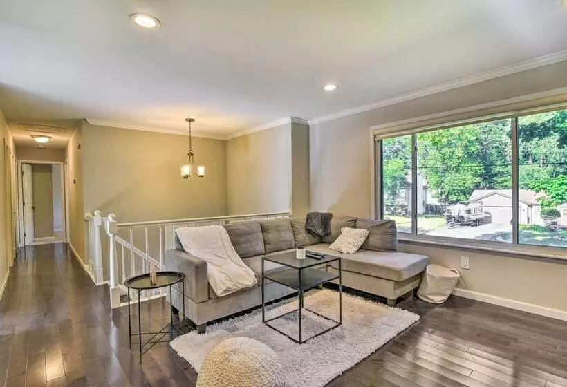 Pet Friendly Michigan Home: 5 Mi To State Park!