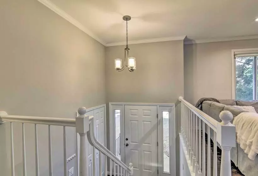 Pet Friendly Michigan Home: 5 Mi To State Park!