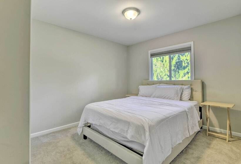 Pet Friendly Michigan Home: 5 Mi To State Park!