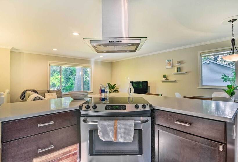 Pet Friendly Michigan Home: 5 Mi To State Park!