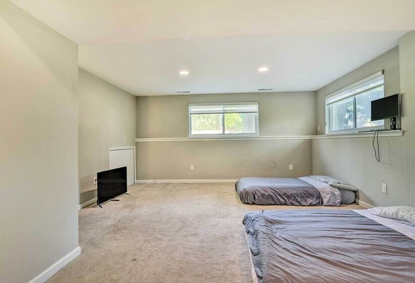 Pet Friendly Michigan Home: 5 Mi To State Park!