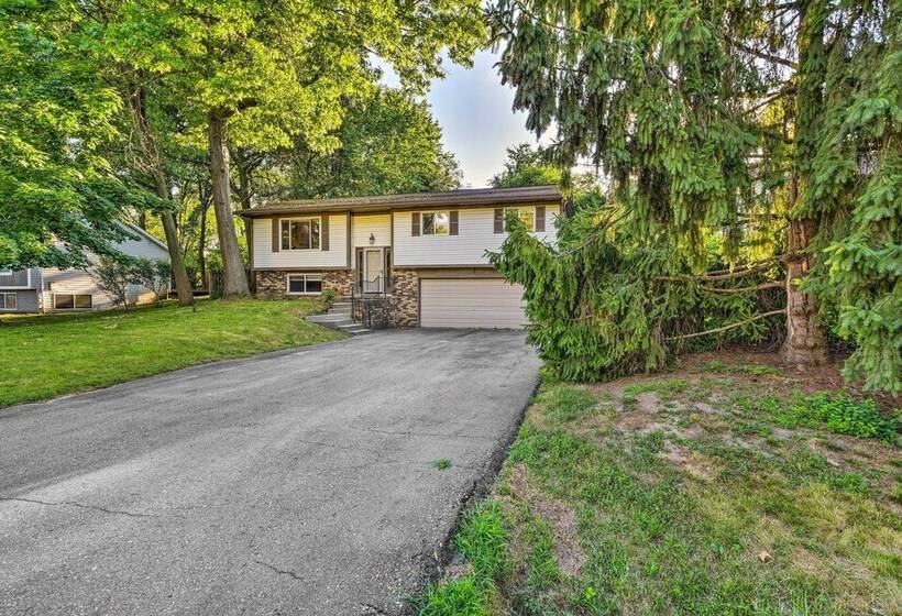 Pet Friendly Michigan Home: 5 Mi To State Park!