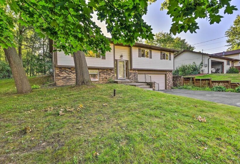 Pet Friendly Michigan Home: 5 Mi To State Park!