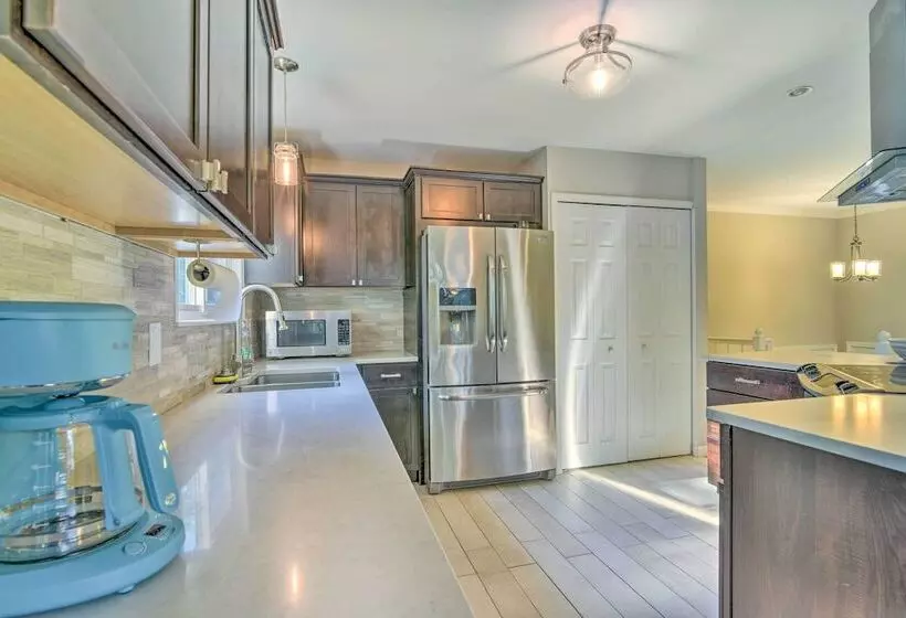 Pet Friendly Michigan Home: 5 Mi To State Park!