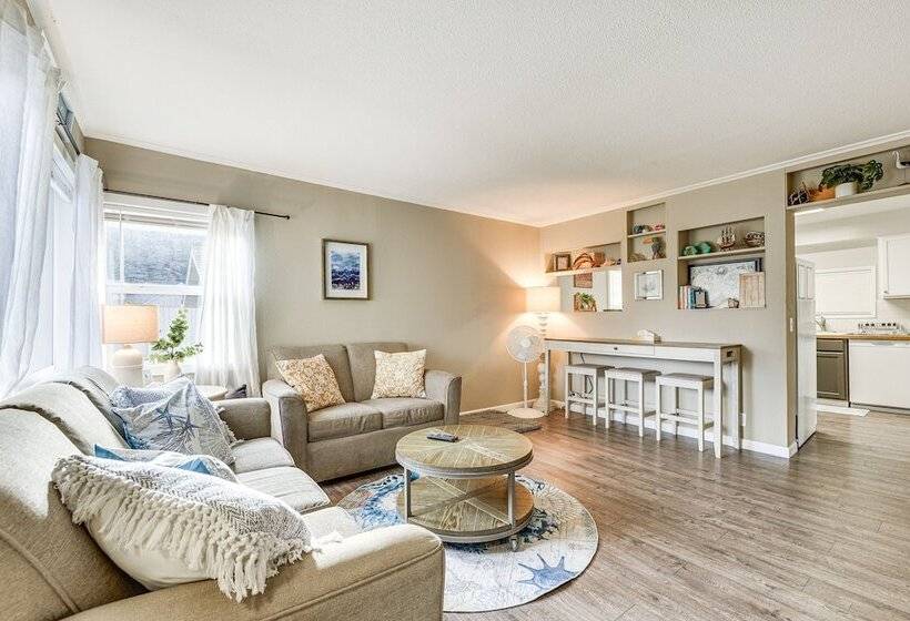 Pet Friendly Hoquiam Cottage W/ River Access!