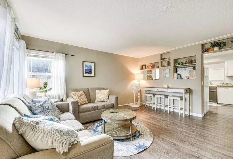 Pet Friendly Hoquiam Cottage W/ River Access!