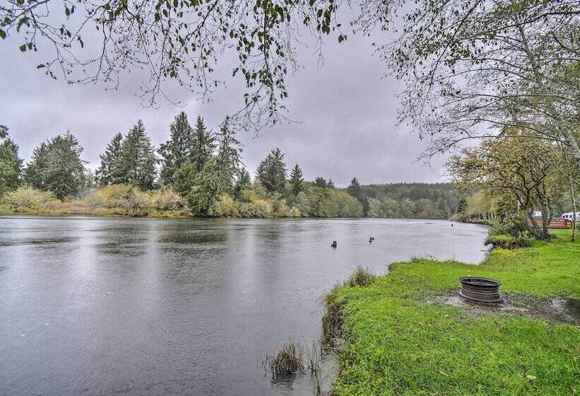 Pet Friendly Hoquiam Cottage W/ River Access!