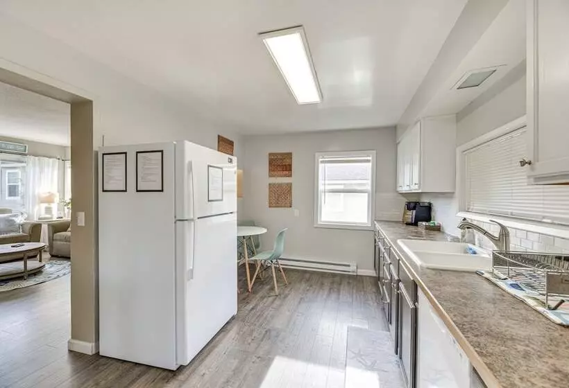 Pet Friendly Hoquiam Cottage W/ River Access!