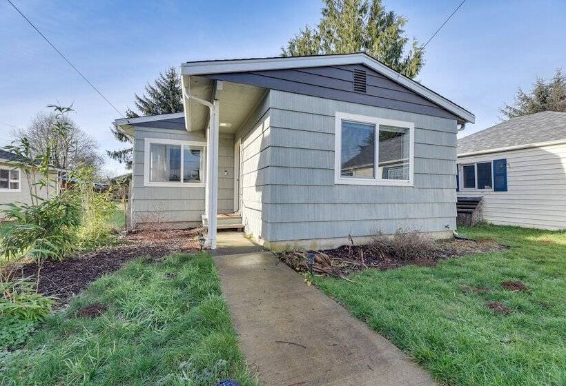 Pet Friendly Hoquiam Cottage W/ River Access!