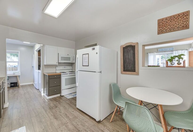 Pet Friendly Hoquiam Cottage W/ River Access!