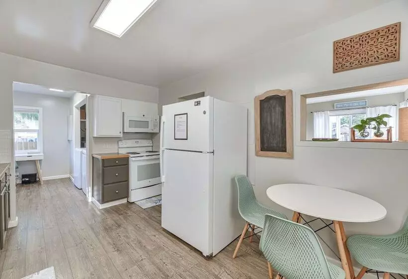 Pet Friendly Hoquiam Cottage W/ River Access!