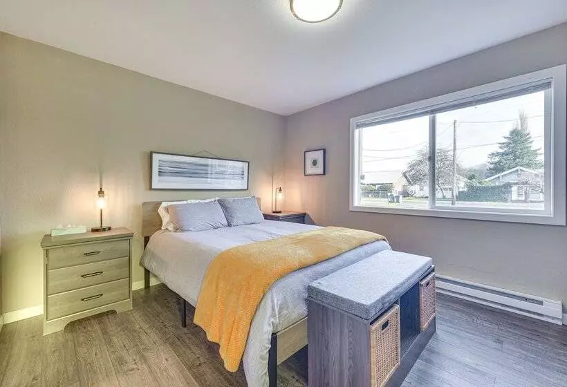 Pet Friendly Hoquiam Cottage W/ River Access!