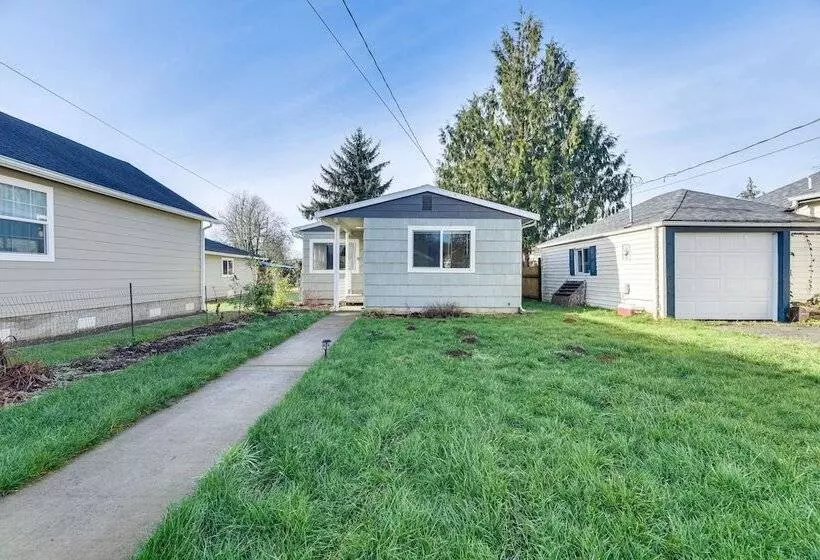 Pet Friendly Hoquiam Cottage W/ River Access!