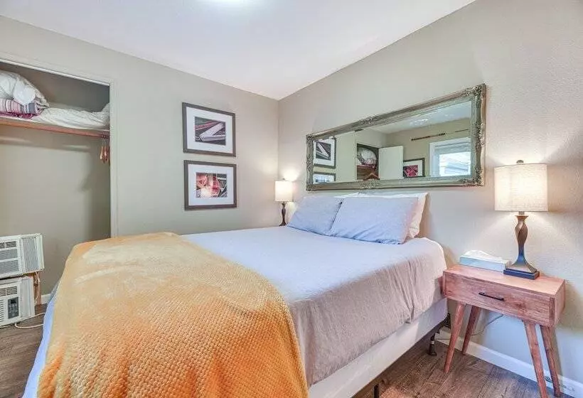 Pet Friendly Hoquiam Cottage W/ River Access!