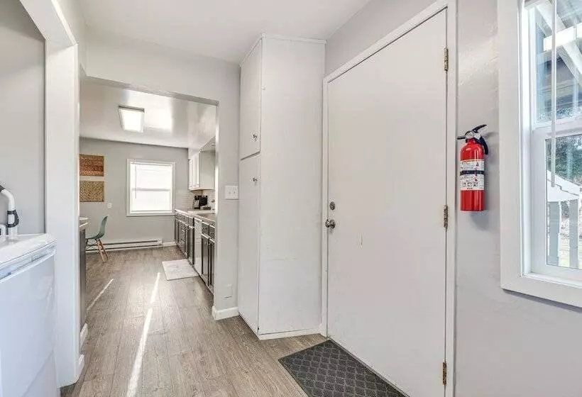 Pet Friendly Hoquiam Cottage W/ River Access!