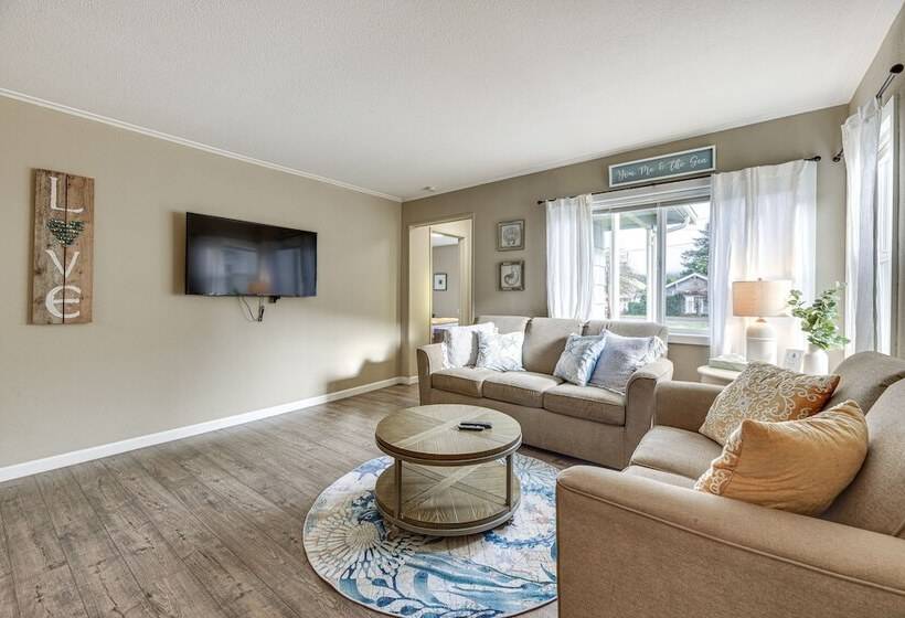 Pet Friendly Hoquiam Cottage W/ River Access!